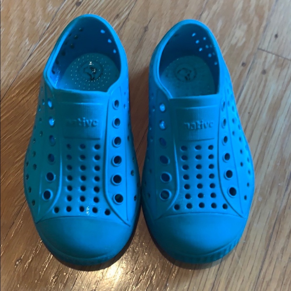 NATIVES SIZE 7 blue/ teal great condition